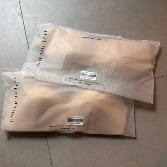 Underoutfit Strapless Bra - Medium NWT - Picture 4 of 4